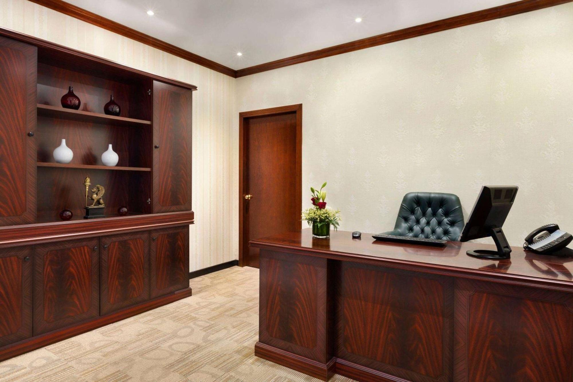 Hawthorn Suites By Wyndham Khobar Bagian luar foto